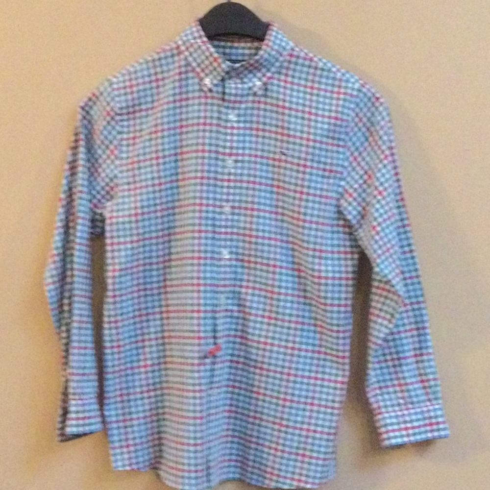 Vineyard Vines button down shirt